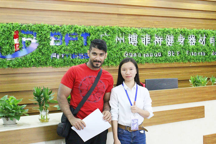 沙特客户进口好色先生黄色视频TV健身器材