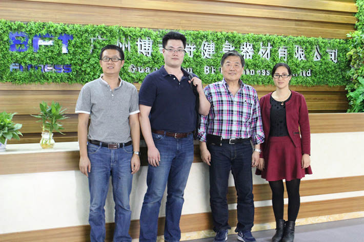 美国客户找健身器材好色先生TV下载