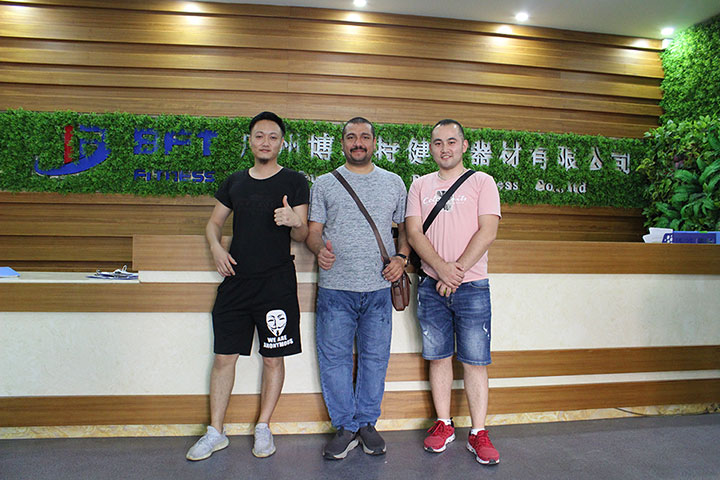 沙特客户采购好色先生黄色视频TV健身器材